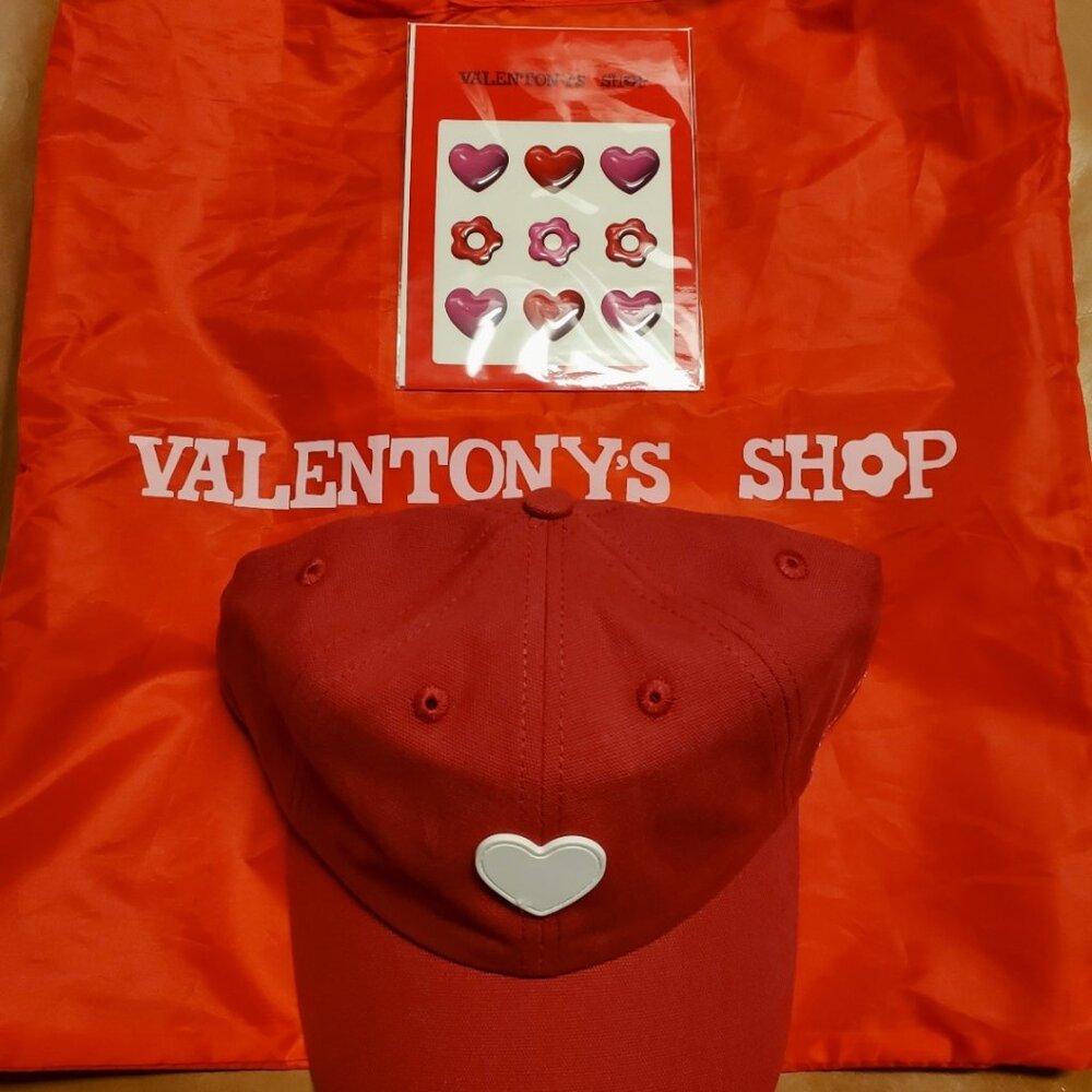 CJ Hendry x Tony Chocolonely NYC exclusive Heart Cap Red plus tote and stickers